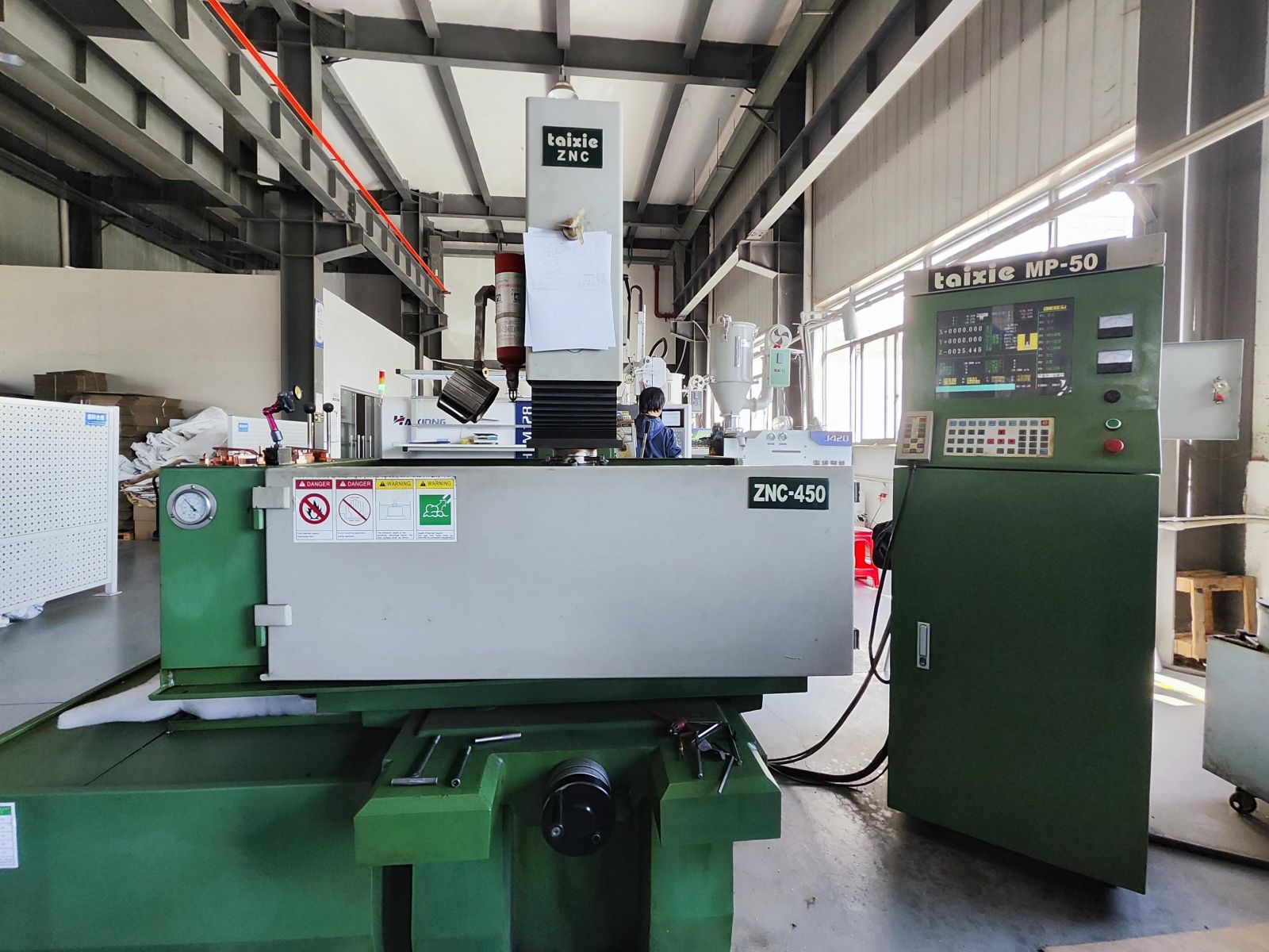 模具加工設(shè)備