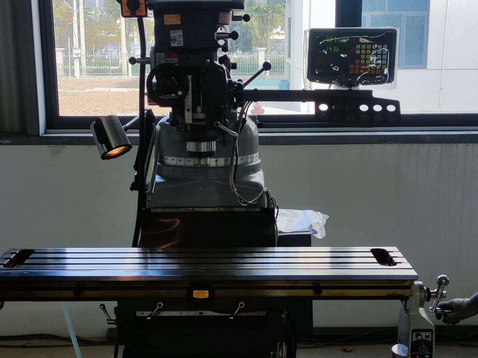 模具加工設(shè)備